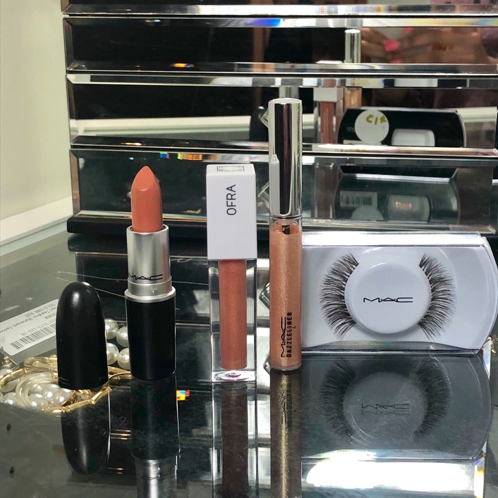🆕 M.A.C makeup bundle